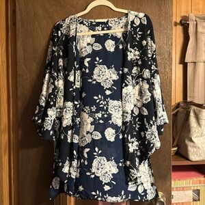 Navy floral kimono